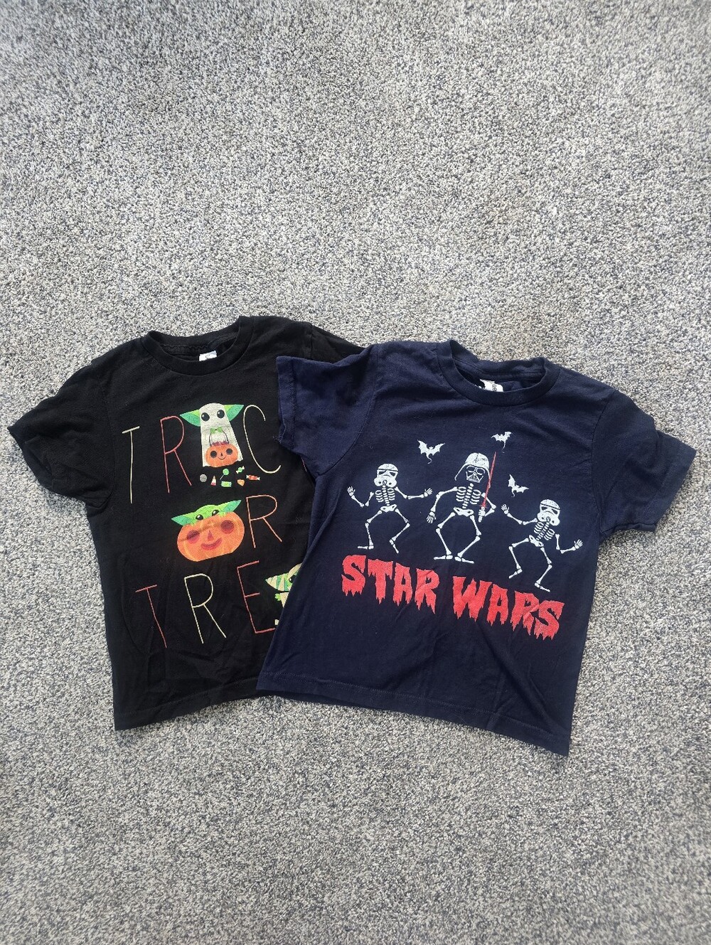 Bundle of Two Star Wars Halloween Darth Vader Grogu Boys Tshirts size Small